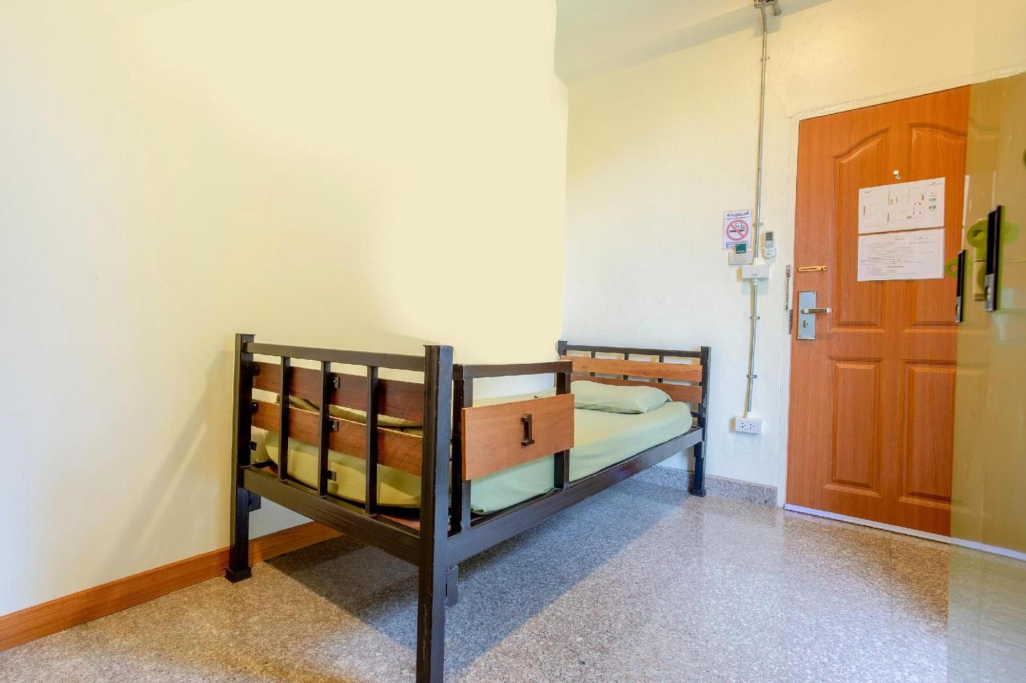 Oyo 928 Leaf Hostel Chiang Mai Eksteriør bilde